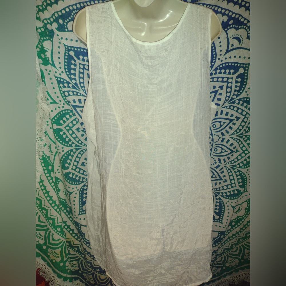 Set of Blue, White, and Coral Lightweight Sleeveless Tops 2X - Picture 7 of 11